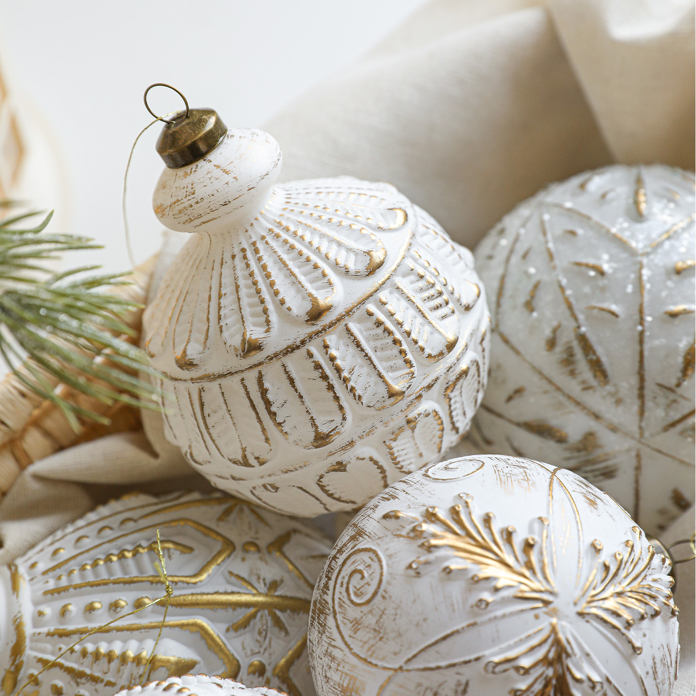White Gold Christmas Ball Orna - Pendant Lighting Christmas Decor 리뷰 및 가격